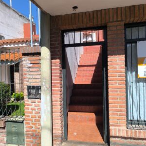 ALQUILER | DEPARTAMENTO | ZONA CERRITOS | Avenida Reyes Católicos al 1600 - 1° piso por escalera